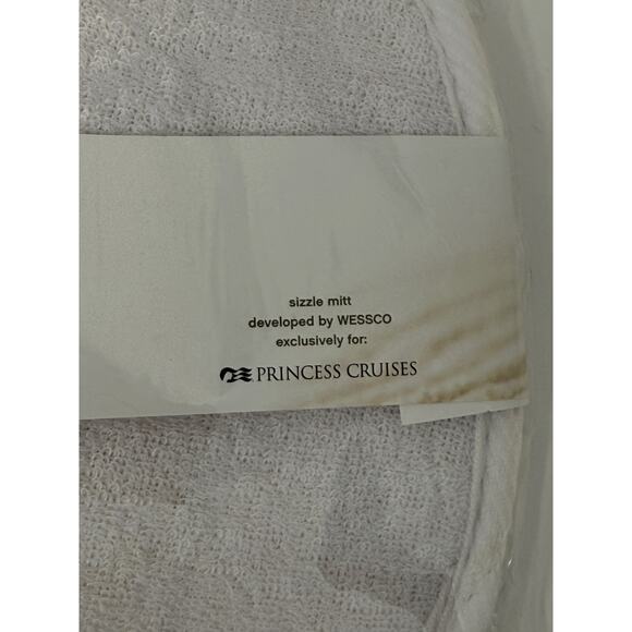 Princess Cruises Toiletry Set Of 7 Room Spray Sizzle Mitt Lip Balm Eye Gel Mask - Picture 7 of 16
